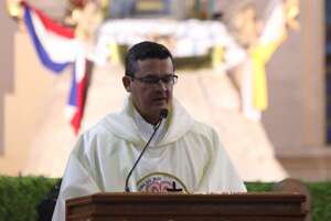 Caacupé: “Chiquitunga es un testimonio de amor y entrega”, dice el padre Medina - Nacionales - ABC Color
