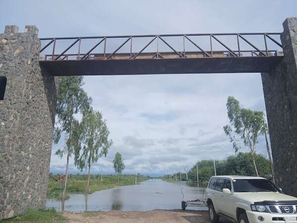 Fuerte Olimpo: Trabajo incansable para evitar inundación dentro de la población - Noticias del Chaco - ABC Color