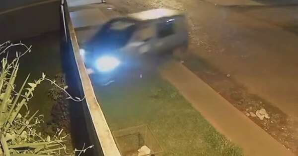 Diario HOY | VIDEO | Susto tras choque de una furgoneta contra una muralla