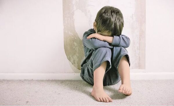 Ñato imputado por violación contra su hijo fue beneficiado con el arresto domiciliario
