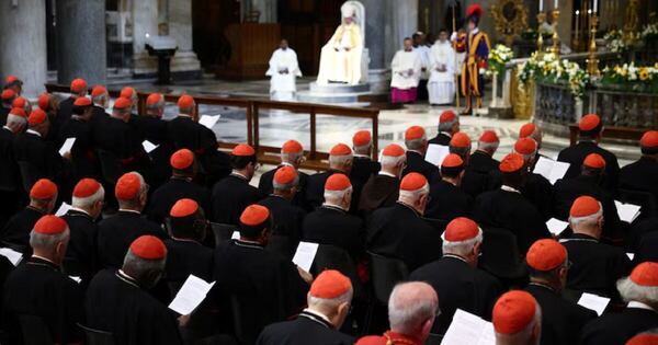 Diario HOY | Cardenales rezaron frente a la tumba del papa Francisco