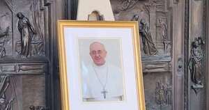 La Nación / Muestra de objetos usados por el papa