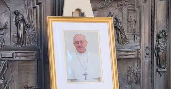 La Nación / Muestra de objetos usados por el papa