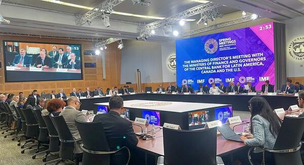 Ministro Fernández reafirma prioridades económicas de Paraguay en reunión del FMI
