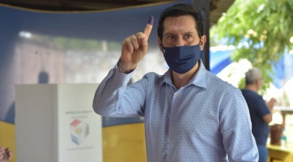 Versus / ¡Arde la República! Bandalizan domicilio del presidente de Luqueño