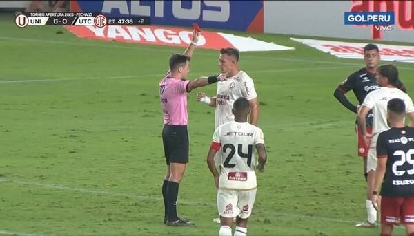 Versus / Insólito lo de Churín: al fin marcó, su equipo ganaba 6-0 y vio la roja directa