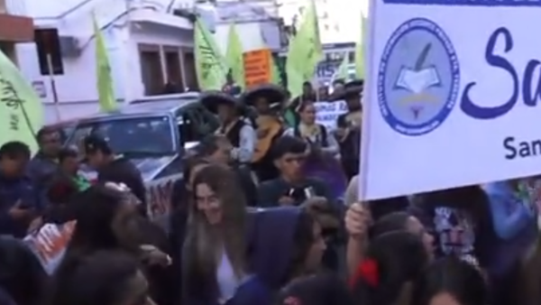 Docentes protestan por anulación de examen tras irregularidades denunciadas por el MEC