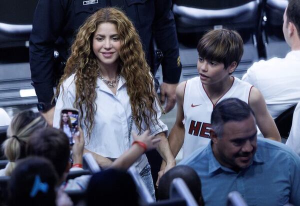 Shakira y su hijo Milan fueron a alentar al Miami Heat - Gente - ABC Color