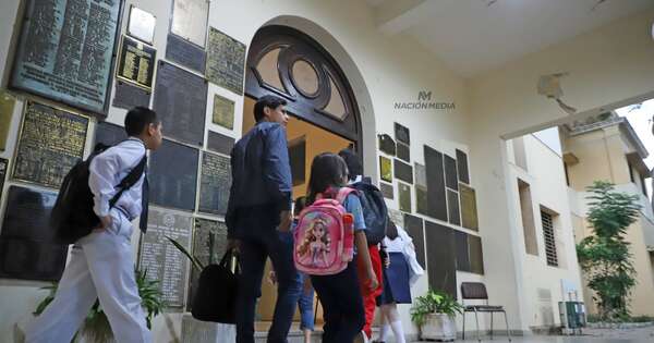 La Nación / Ministro de Educación pide que consejos departamentales evalúen cambio del horario