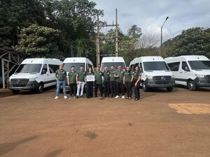 LlevaTour incorpora cinco minibuses a su flota de transporte turístico - La Clave