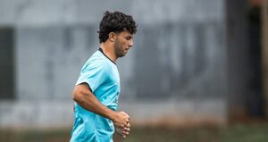 Versus / El chico de 16 años que iba a debutar en Olimpia y quedó fuera por lesión