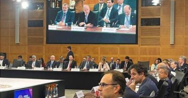 Previsibilidad al sector privado y consolidación fiscal, defiende ministro