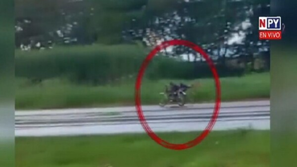 Fatal accidente en Yguazú: Motociclistas de carrera clandestina atropellan y matan a una mujer