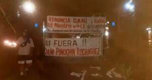 La Nación / Una turba atacó la vivienda del presidente del Club Sportivo Luqueño