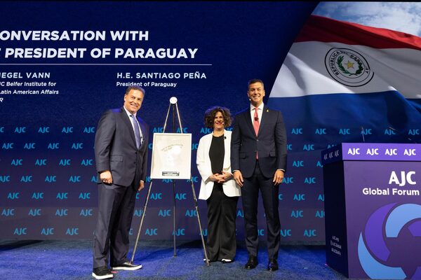 Presidente recibe reconocimiento "símbolo de un profundo lazo entre el pueblo judío y Paraguay" - .::Agencia IP::.