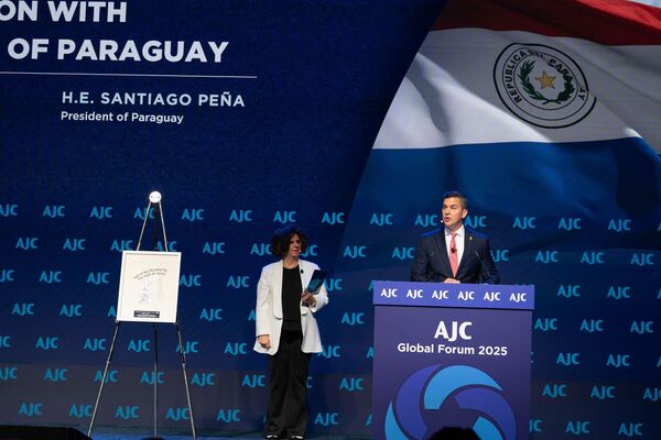 Peña recibió premio Gesher de comité judío - ADN Digital