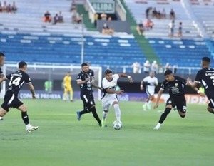Sportivo Trinidense y Olimpia se enfrentan en el Luis Alfonso Giagni - ADN Digital