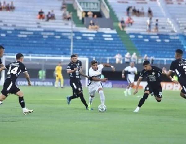 Sportivo Trinidense y Olimpia se enfrentan en el Luis Alfonso Giagni - ADN Digital