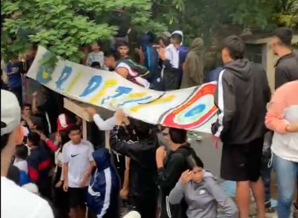 Video: disparos al aire y cánticos en entierro de presunto asaltante abatido - Policiales - ABC Color
