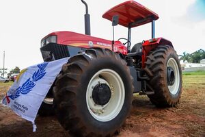 Gobierno fortalece la agricultura familiar con entrega de maquinarias en Canindeyú - .::Agencia IP::.