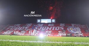 Versus / La FIFA abrió expediente contra la APF por mal comportamiento de la hinchada Albirroja