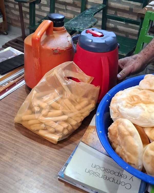 Director da de comer a sus alumnos ante ausencia del Hambre Cero - Nacionales - ABC Color