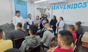 Estudiantes de Psicología de la UNE asisten a PPL de Ciudad del Este