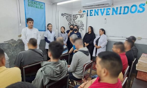 Estudiantes de Psicología de la UNE asisten a PPL de Ciudad del Este