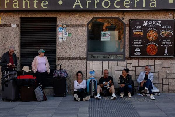 A 12 horas del apagón, el 61,35% de la red eléctrica ha sido restablecida en España