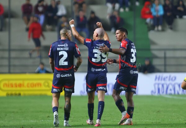 Versus / Cerro Porteño fue contundente y recorta distancias con el puntero