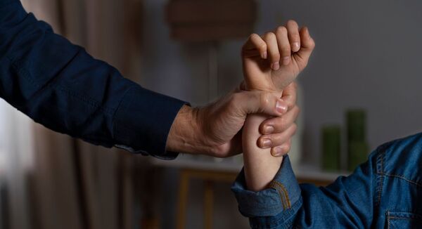 Otorgan prisión domiciliaria a un hombre acusado de abusar de su propio hijo - SNT