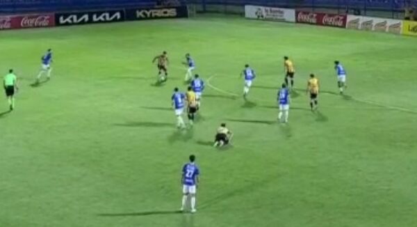 Fútbol nacional e internacional: emociones intensas y polémicas durante el fin de semana - SNT