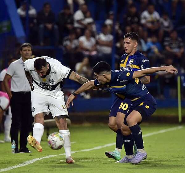 Trinidense 1-Olimpia 1: Cruz amarilla para el Decano - Fútbol - ABC Color