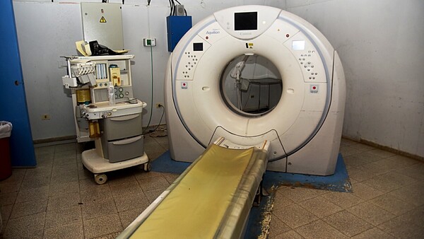 Clínicas: Cada vez más pobre, ya no funcionan tomógrafos ni mamógrafo