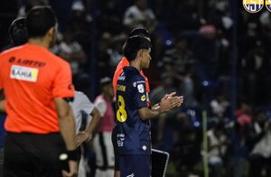Versus / El chico de 15 años que debutó en el partido entre Olimpia y Trinidense