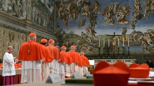 Cardenal Angelo Becciu renuncia a participar del cónclave para elegir al sucesor de Francisco