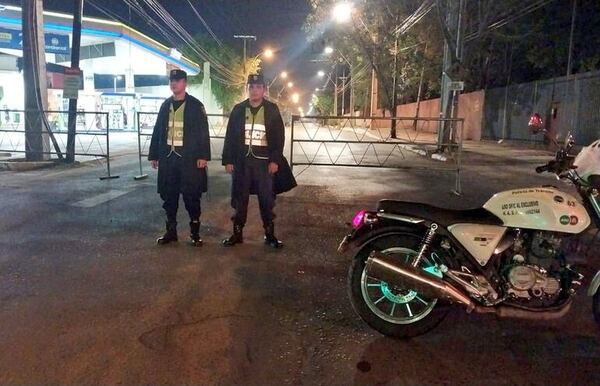 Indígenas vuelven a cerrar la avenida Artigas este martes - Nacionales - ABC Color