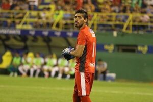 (VIDEO) ¡Un nuevo escándalo para el arquero Tobías Vargas en un clásico luqueño!