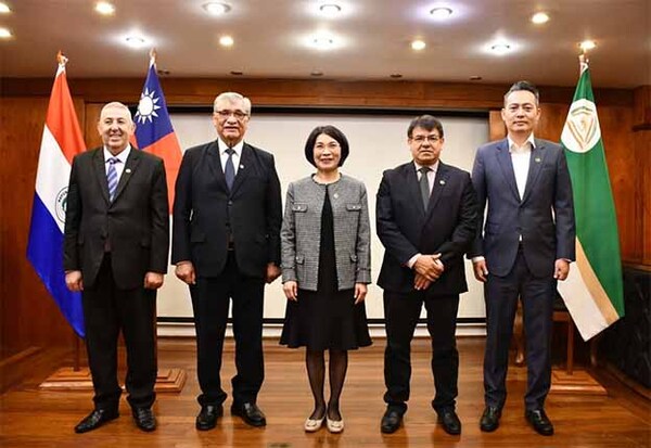 Diplomáticos del Consulado de China-Taiwán de Ciudad del Este visitan la UNE | DIARIO PRIMERA PLANA