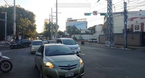 Tras acuerdo, liberan la avenida Artigas y se normaliza el tránsito en Asunción - ADN Digital