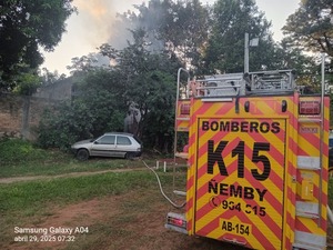 Incendio consumió por completo una vivienda en San Lorenzo - 1000 Noticias