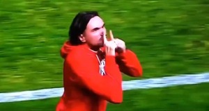 Diego Martínez pidió disculpas tras gesto a hinchas - trece