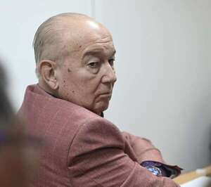 Docentes de Derecho-UNA homenajearon a exministro de la Corte condenado por coima - Política - ABC Color