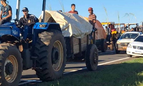 Coronel Oviedo: Tractorazo de cañicultores se instala y aguardan respuesta del Gobierno – Prensa 5