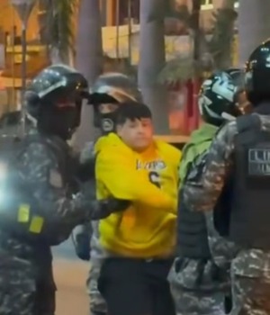 CDE: un detenido tras persecución policial por robo de automóvil - trece