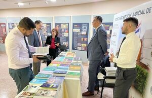 Se realiza feria de libros y capacitación sobre bases de datos jurídicos en Concepción