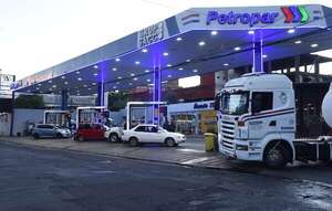 Titular de Petropar sostiene que existe un alto porcentaje que el combustible catarí llegue - Política - ABC Color