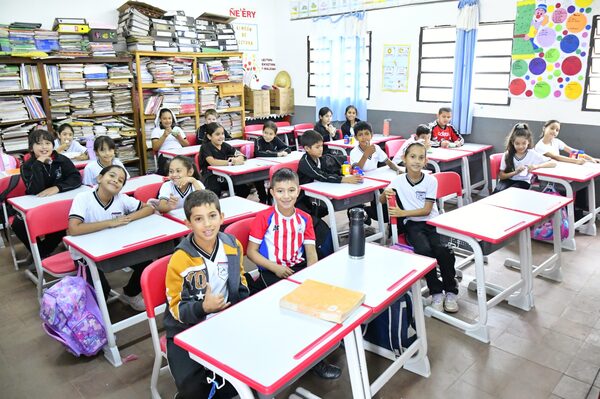 Gobierno logra récord histórico al entregar 71.857 muebles escolares en distritos priorizados - .::Agencia IP::.