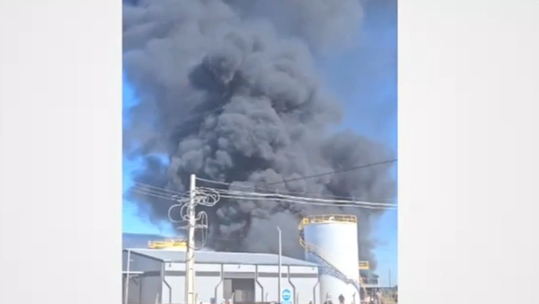 Incendio de gran magnitud en fábrica alcoholera de Paraguarí