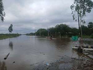 Inundaciones en el Chaco: docentes van en lancha a casas de alumnos, según MEC - Nacionales - ABC Color